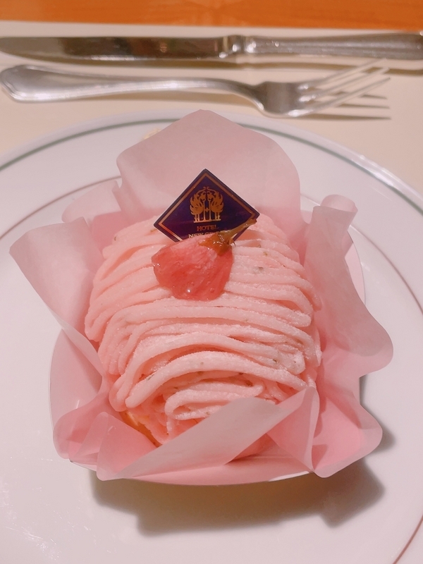「ホテルニューグランド」ザ・カフェの桜のモンブラン