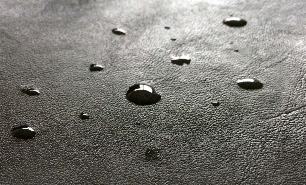 雨の日にライダースを着てはダメ フェイクレザーも デザインはヒトがヒント