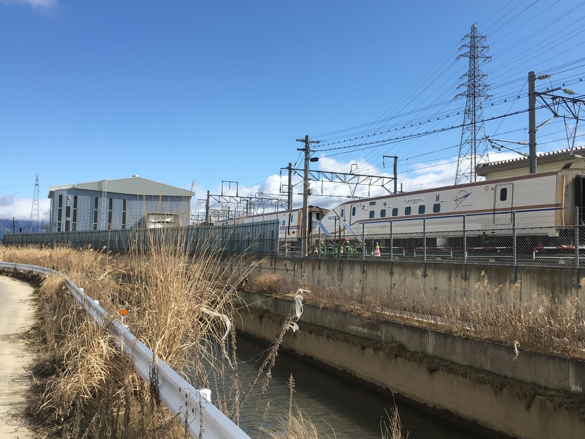 臨修庫前の F7 編成