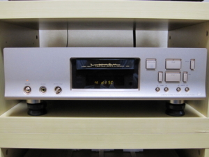 LUXMAN　ラックスマン　Ｄ-600s　CDプレーヤー LUXMAN D-600s 一枚のCDから始まる話 - Bedroom Audio Style