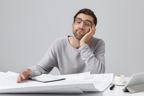 大問題を隠すか忘れるかでごまかしていると、臭いゴミのような問題はどんどん発酵して悪臭を放つ法則