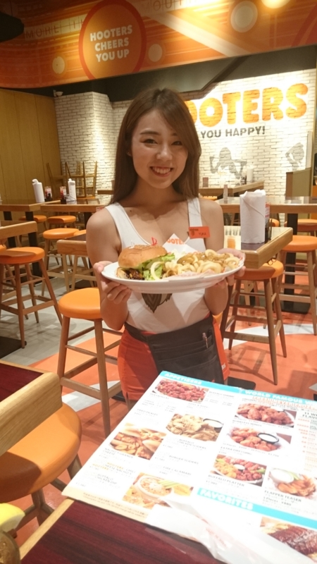 フーターズガール