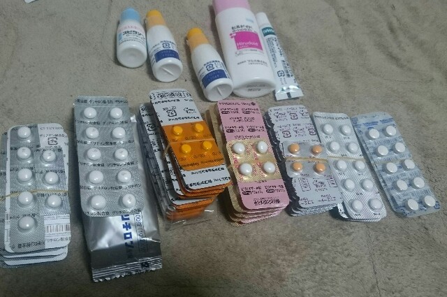 皮膚科でいろいろなお薬をもらってきたでござる LIVE IN THE MOMENT