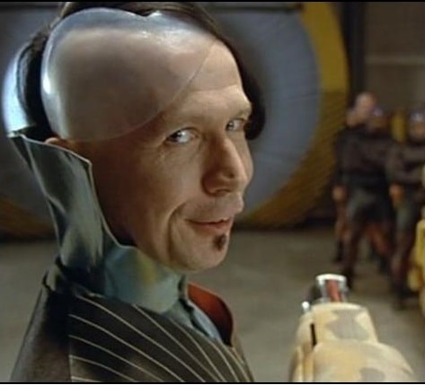 楽しくて面白いsf映画を紹介するよ フィフス エレメント フランス人監督の描いた未来世界をエンターテイメントに仕上げた傑作 ダメラボ