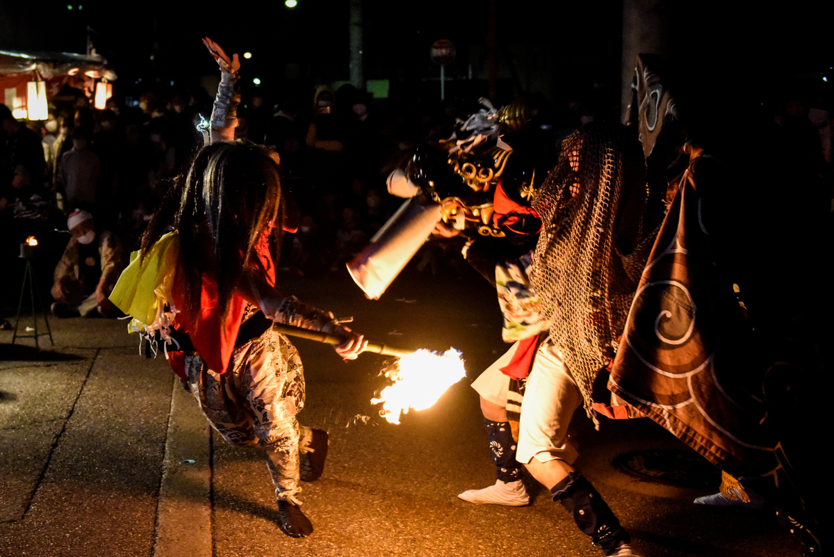 獅子舞の爆発的ヒットの背景とは？富山県・新湊の春祭りを訪れ、歴史的