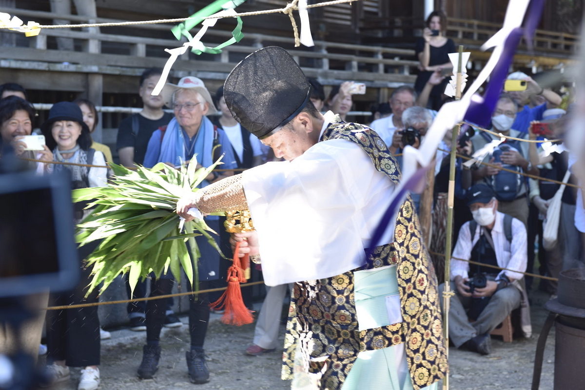 頭の上に頭をかぶるシュールな行列！鎌倉 御霊神社 「面掛行列」を堪能
