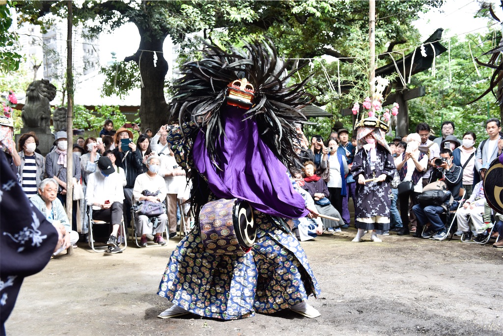 獅子舞 東京都豊島区「長崎獅子舞」、大地を回りながら踏みしめる。暮らしから