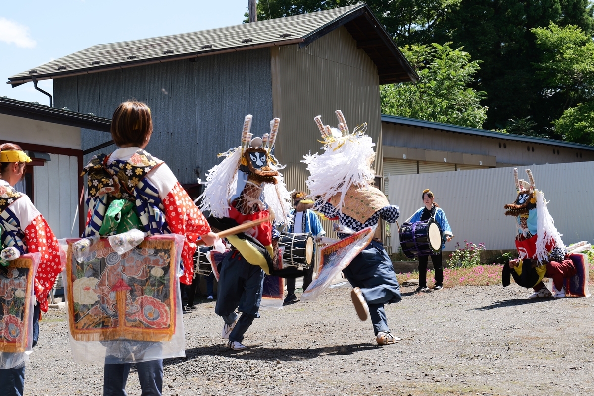 鹿の恋を踊り、鳴き声を表現する！岩手県一戸町 根反鹿踊り、力強い