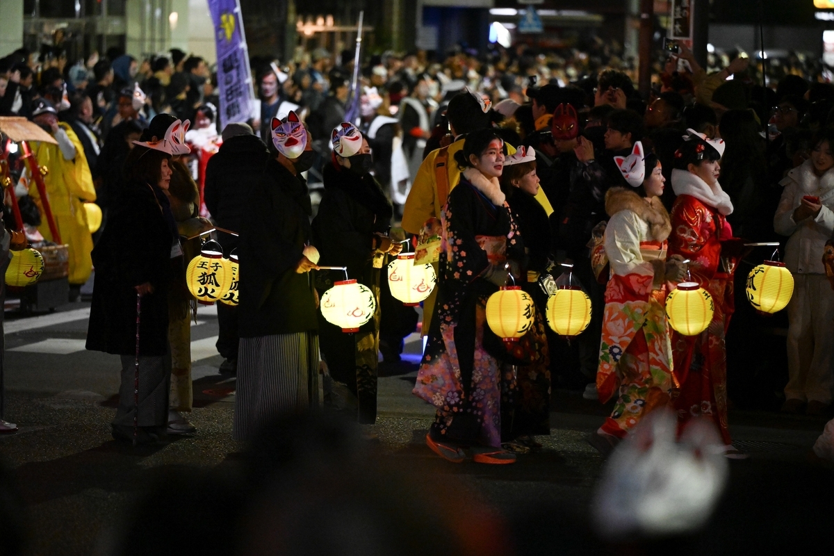 東京都・王子の狐行列！伝統とコスプレ文化を感じる、大晦日の大規模