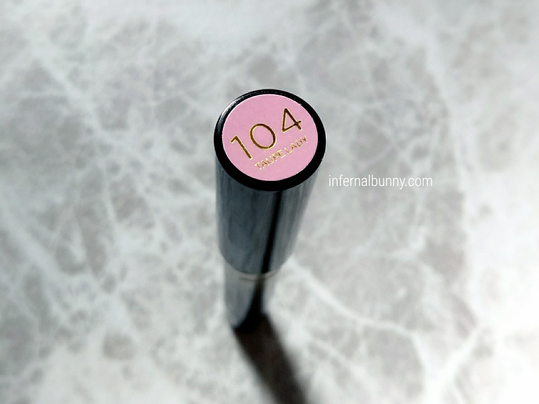 ピンクのシールに104と書いてある。