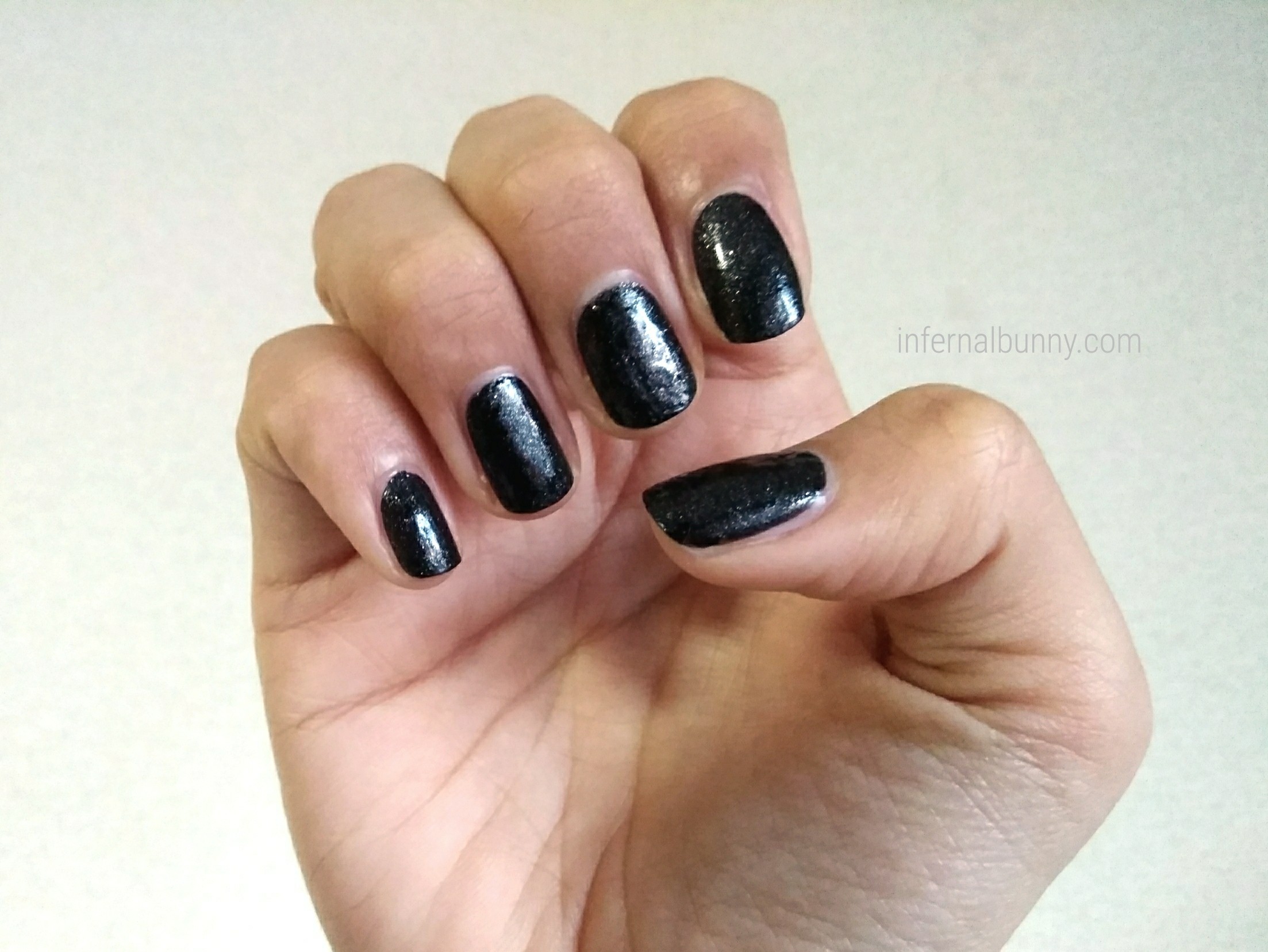 黒ラメネイル着画。