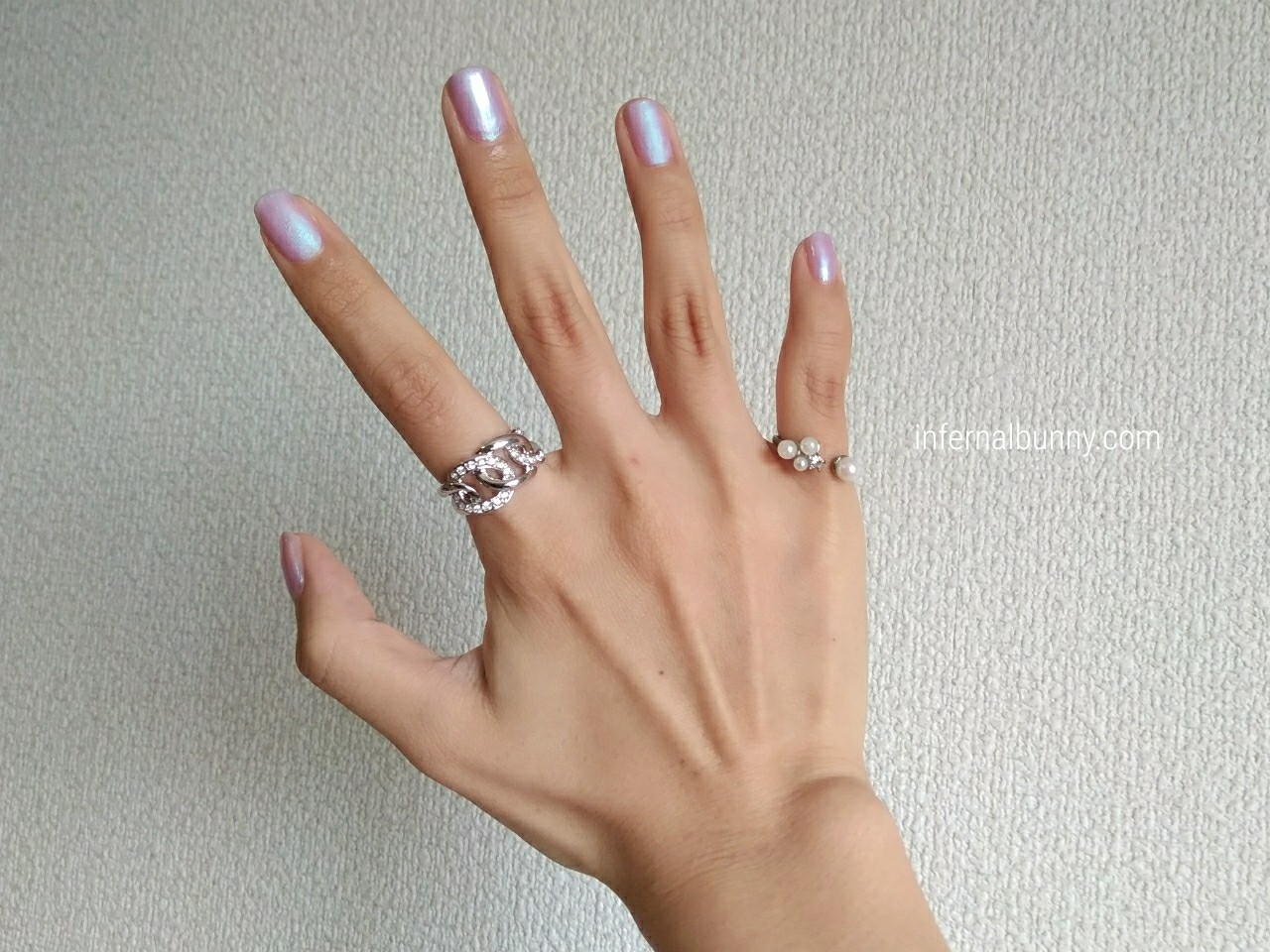 f:id:infernalbunny:20200422223227j:plain ネイル着画。