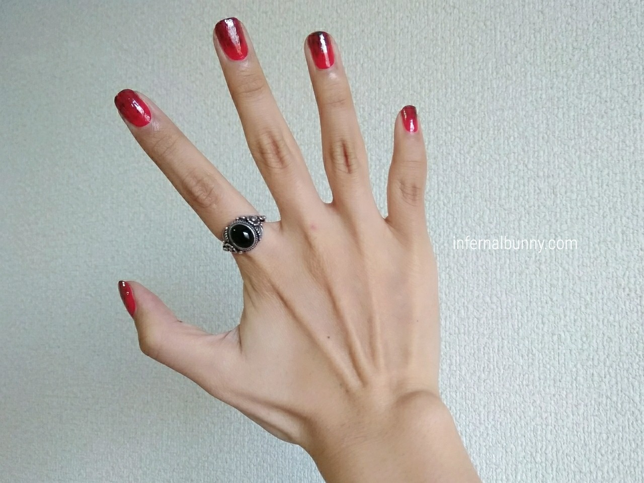 f:id:infernalbunny:20200422223318j:plain ネイル着画。