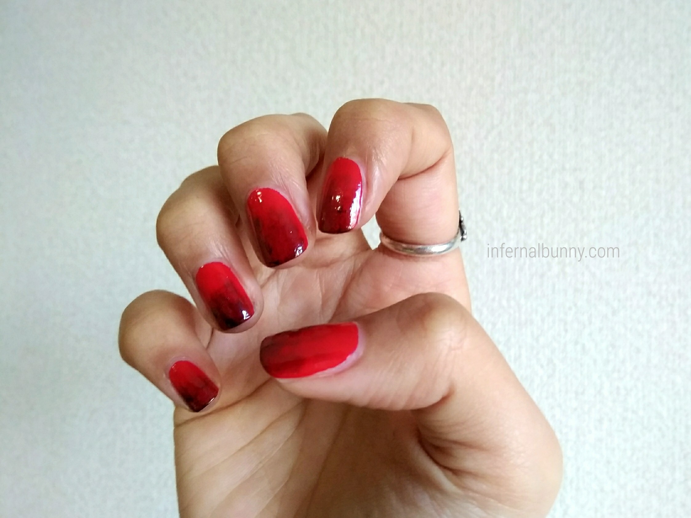 f:id:infernalbunny:20200422223330j:plain ネイル着画。