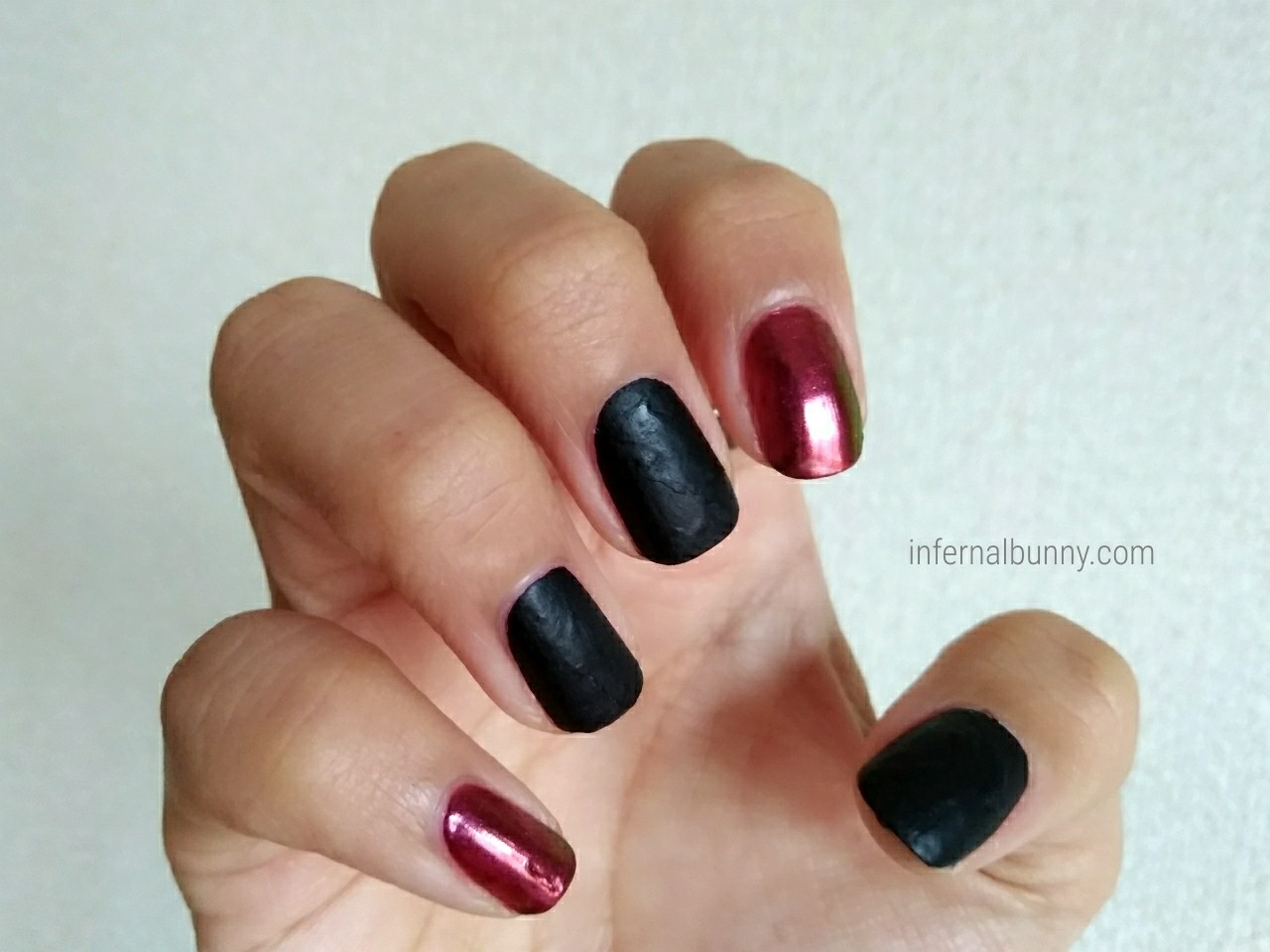 f:id:infernalbunny:20200422223410j:plain ネイル着画。