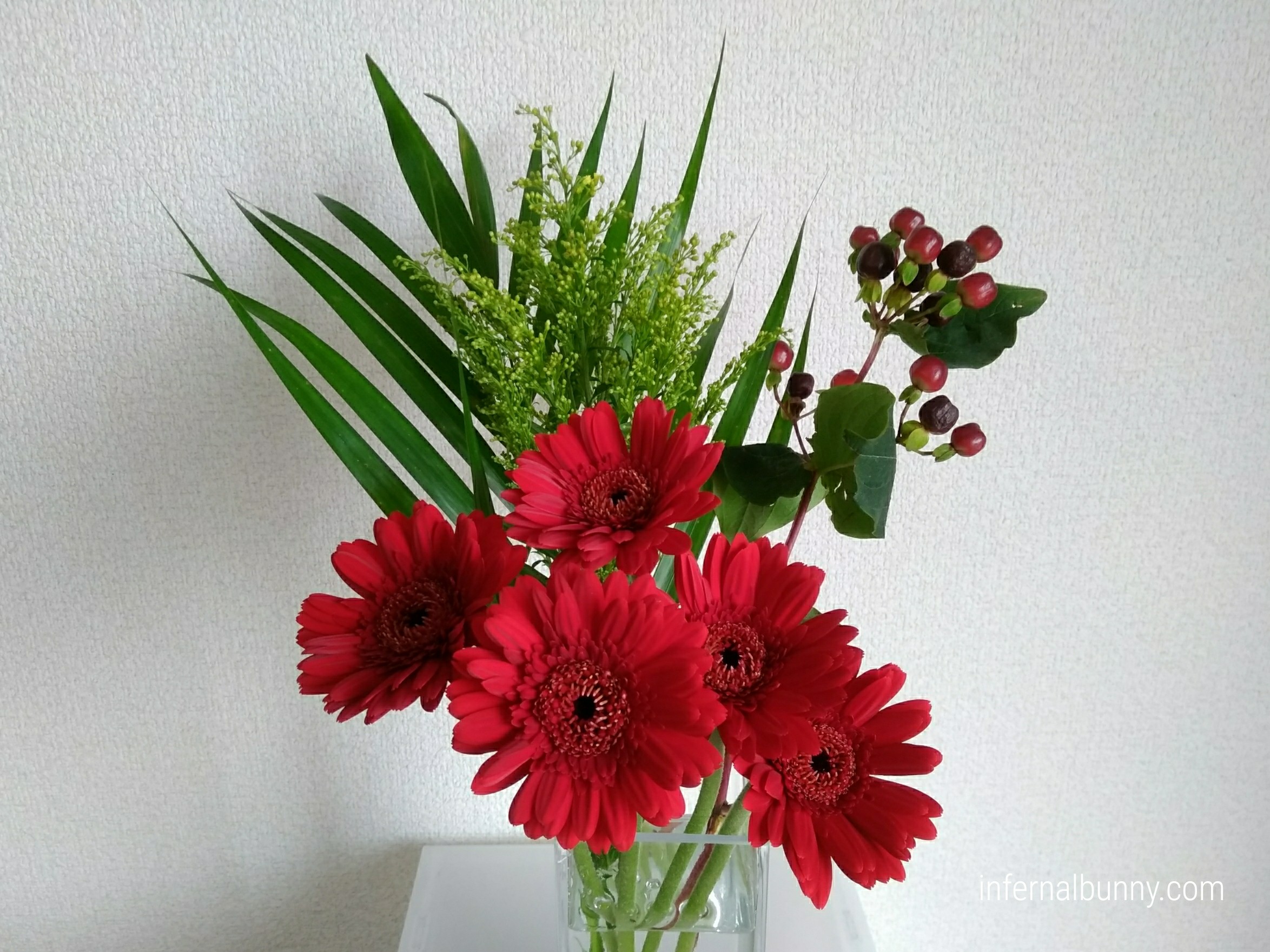 赤基調の花々。