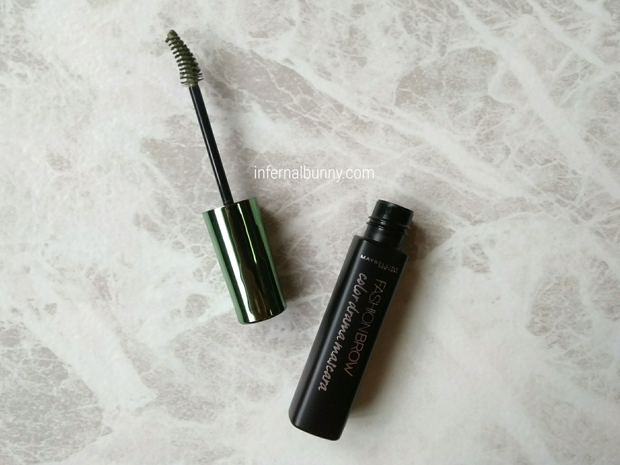 アイブロウマスカラ。