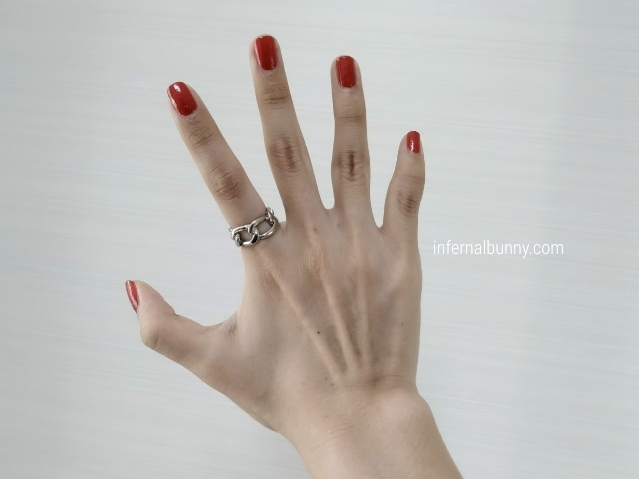 f:id:infernalbunny:20200925210026j:plain ネイル着画。