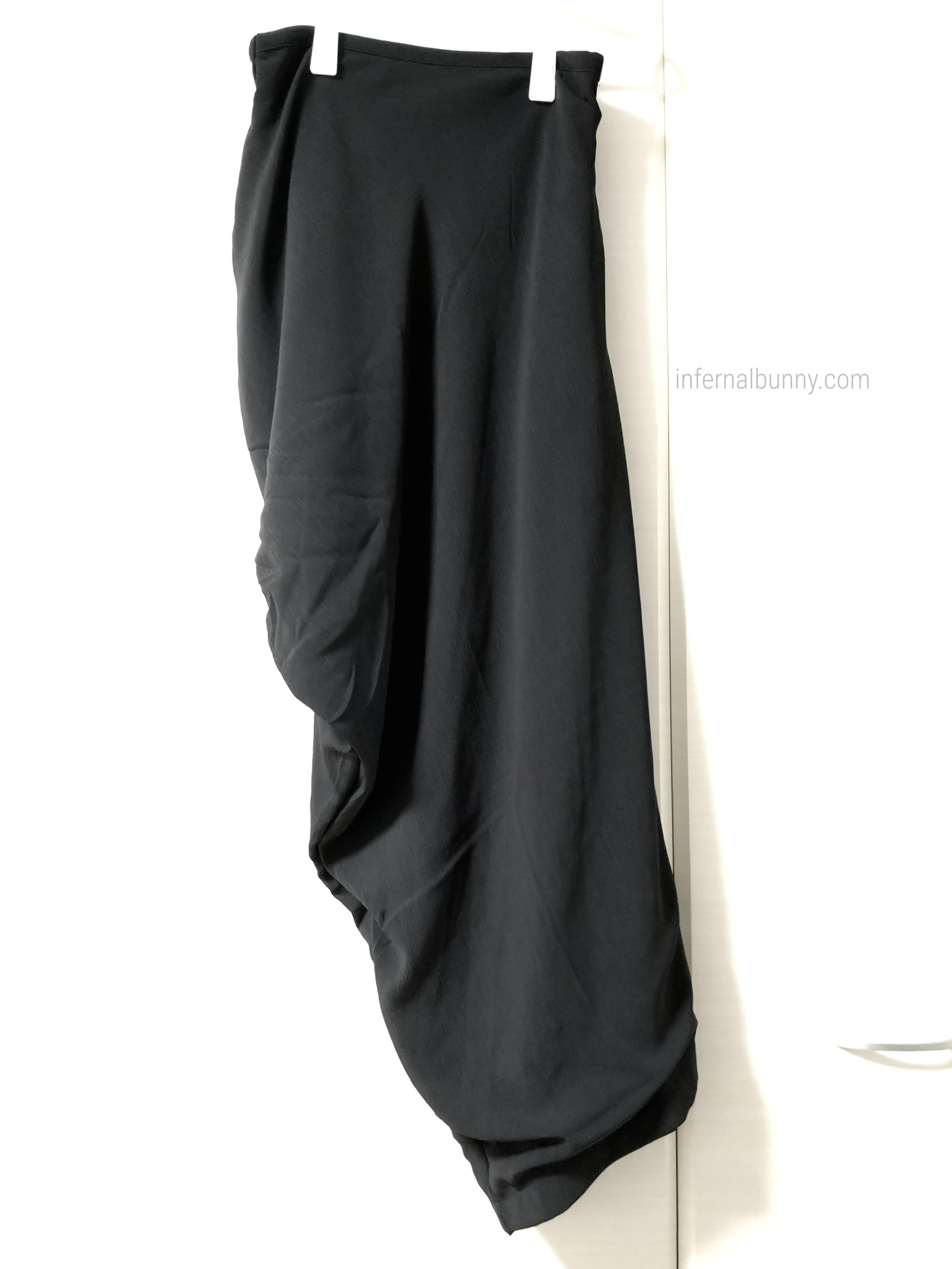 アシンメトリースカート。