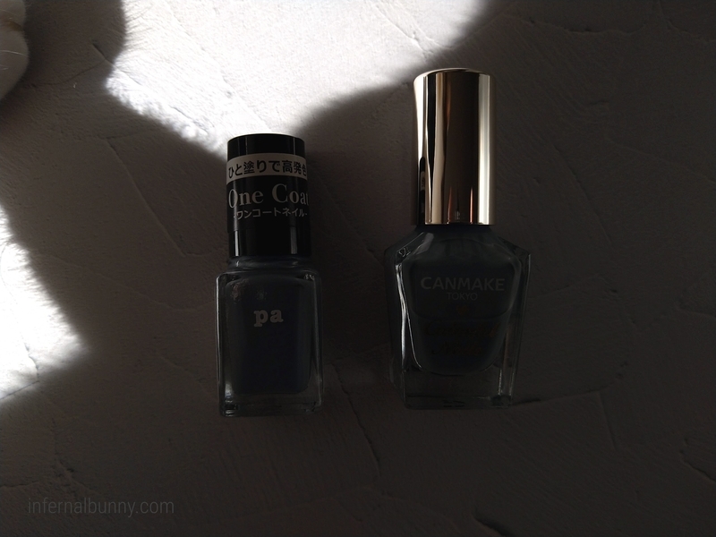 ネイル2つに落ちる影。