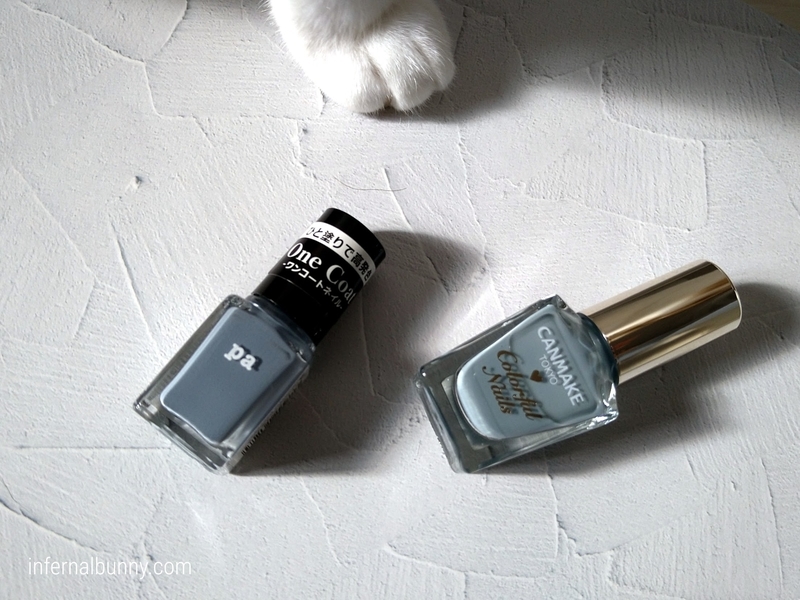 猫の足とネイル。