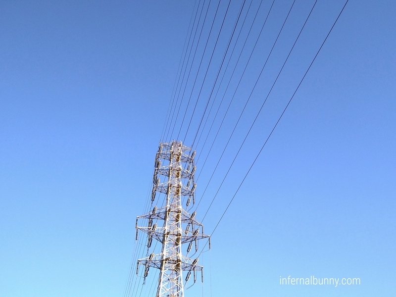 青空と鉄塔。