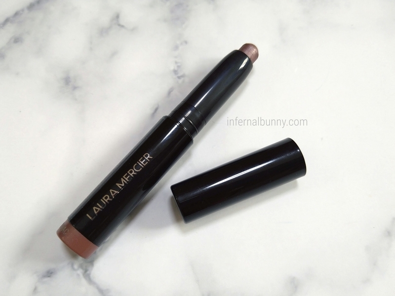 スティックアイシャドウ。