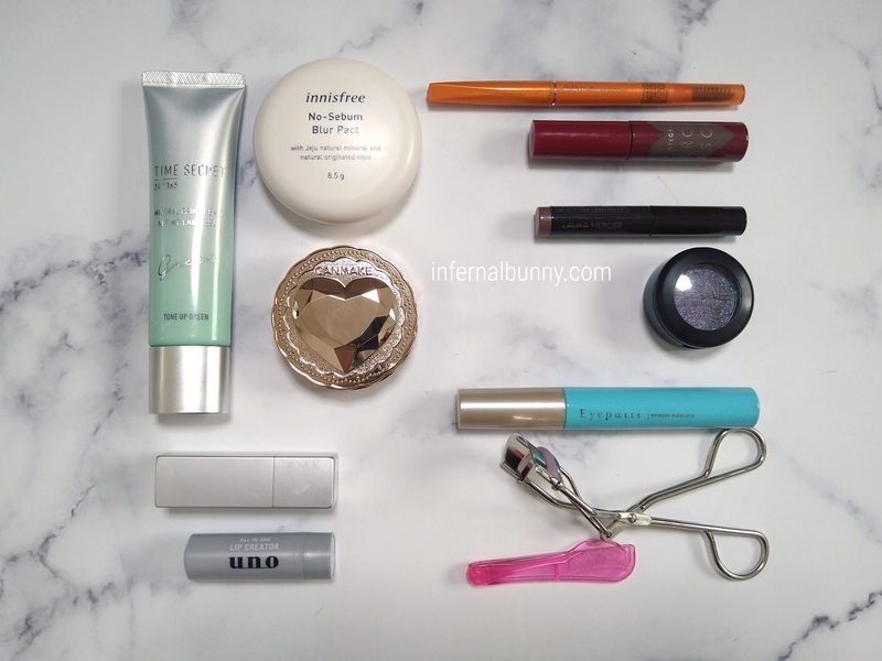 使用コスメ全部を並べたところ。