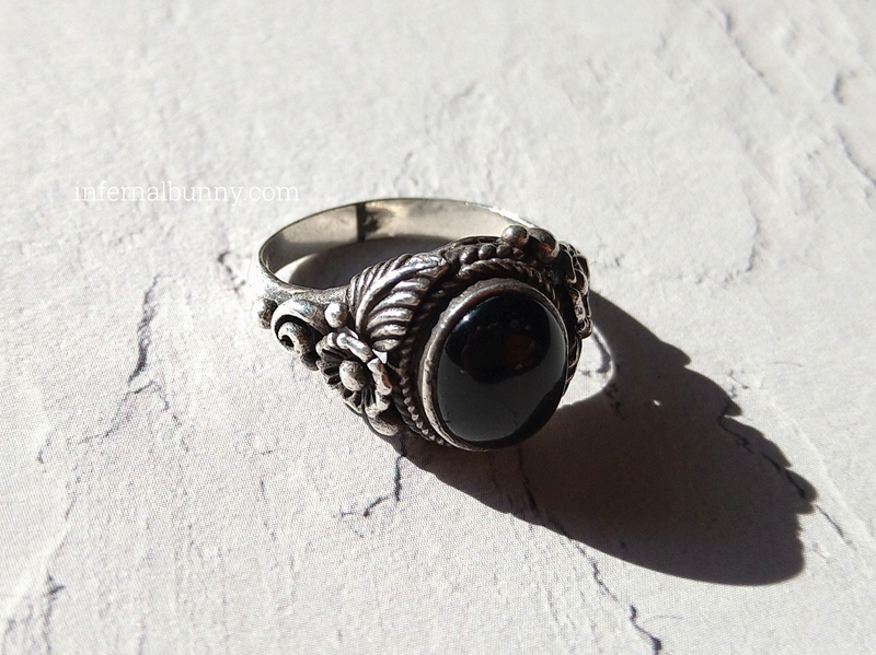 ブラックオニキスの指輪。