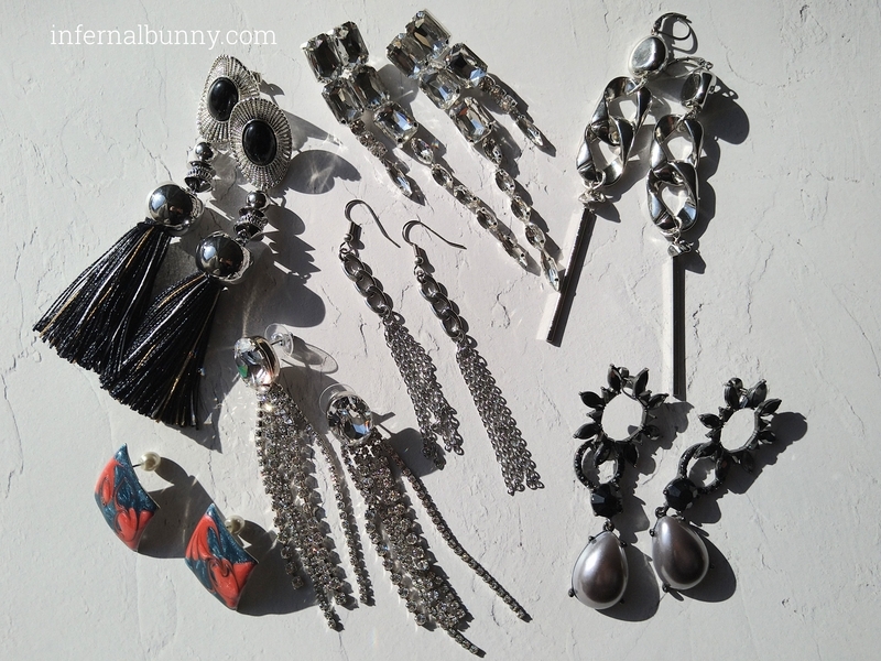 ピアス7個の置き画。