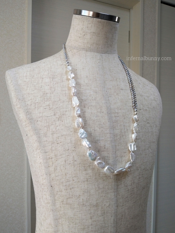 ネックレスのトルソー着画。