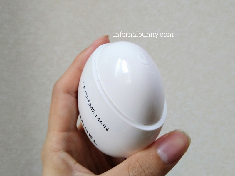 ハンドクリームとキャップを外したところ。