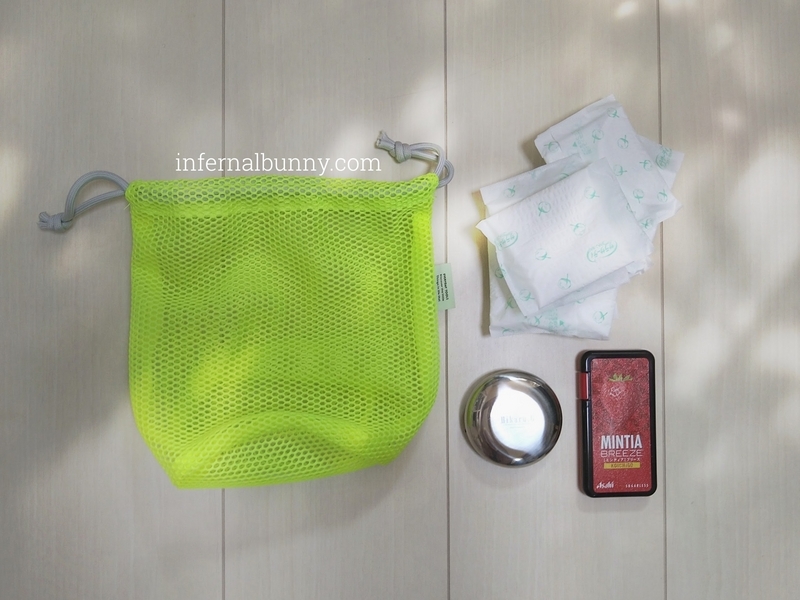 ポーチとその中身。