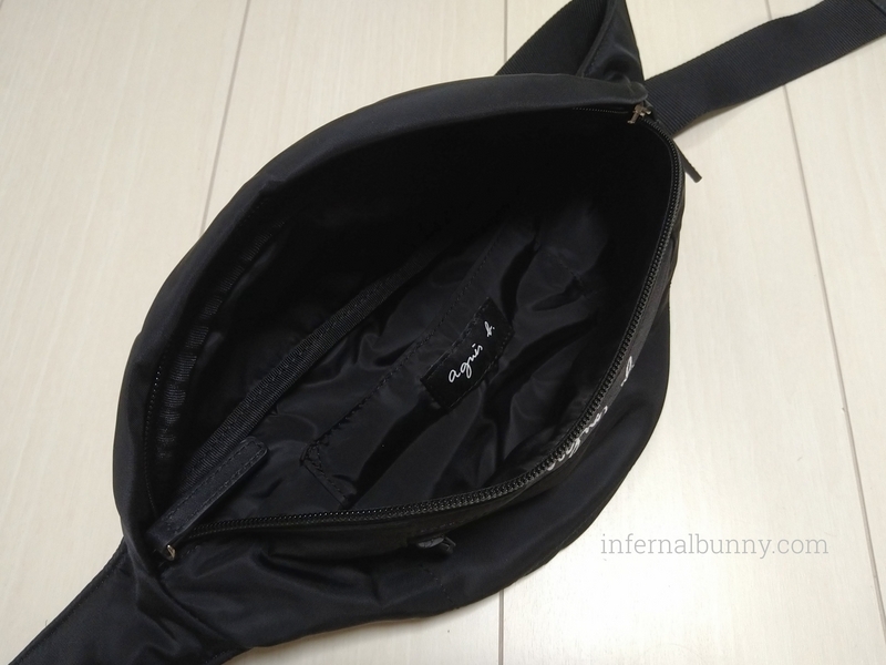 ウエストポーチを開けたところ。