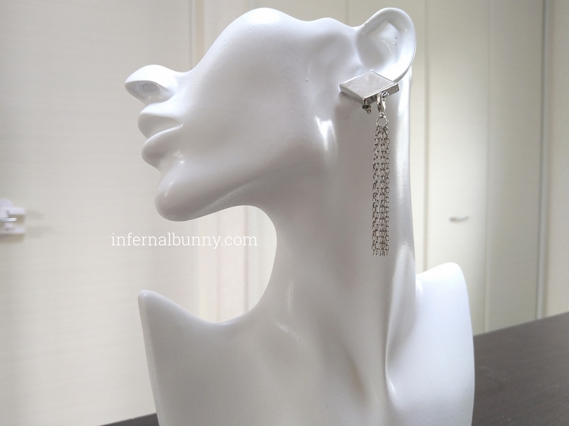 ピアスのトルソー着画。