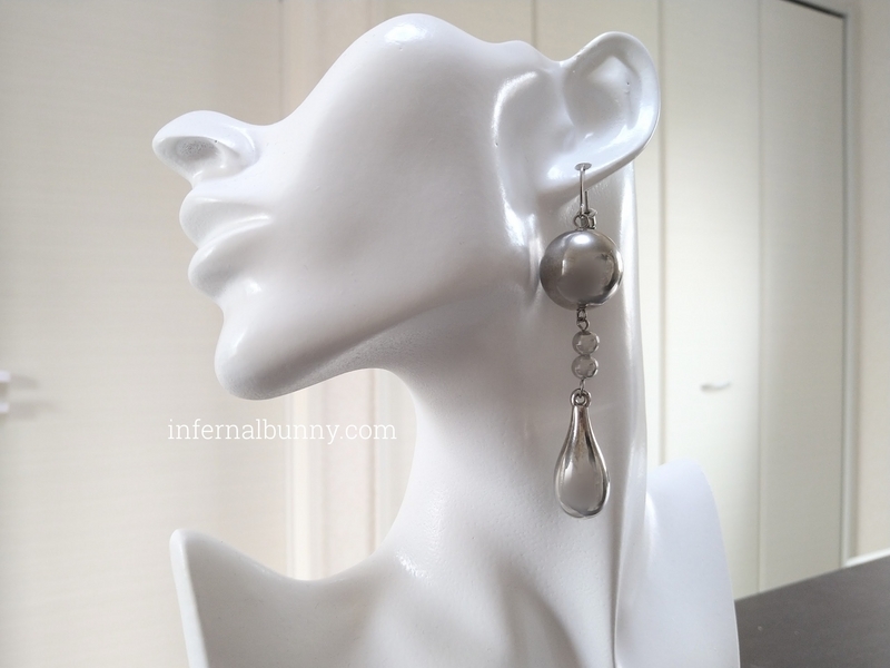 ピアスのトルソー着画。