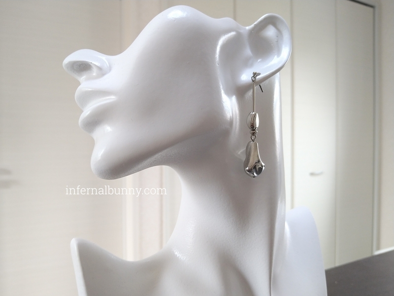 ピアスのトルソー着画。