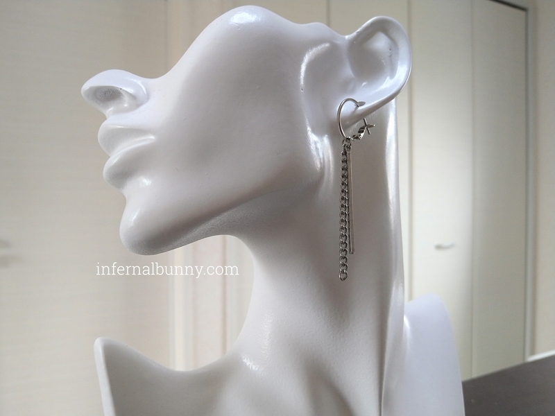 ピアスのトルソー着画。