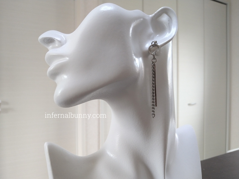 ピアスのトルソー着画。