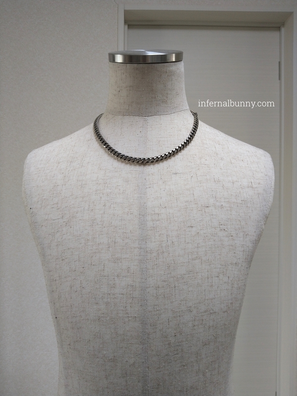 ネックレスのトルソー着画。