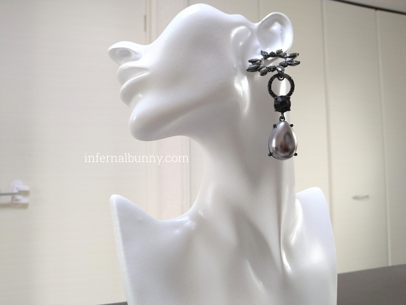 ピアスのトルソー着画。