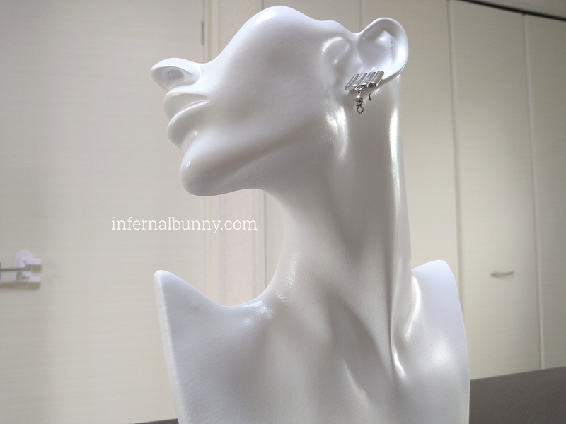 ピアスのトルソー着画。