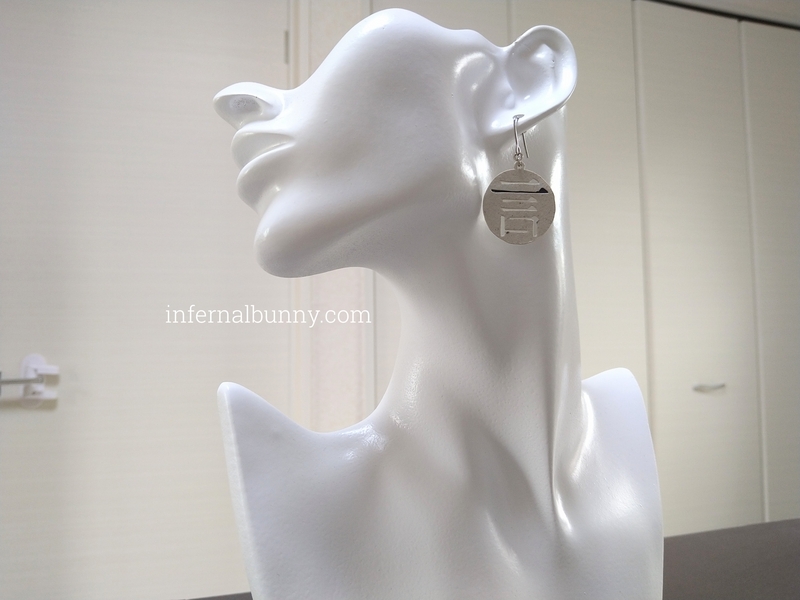 ピアスのトルソー着画。