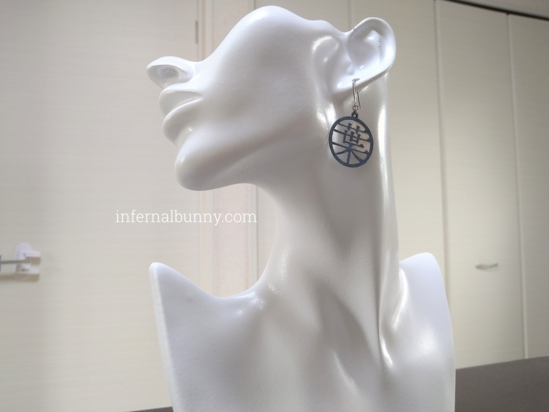 ピアスのトルソー着画。