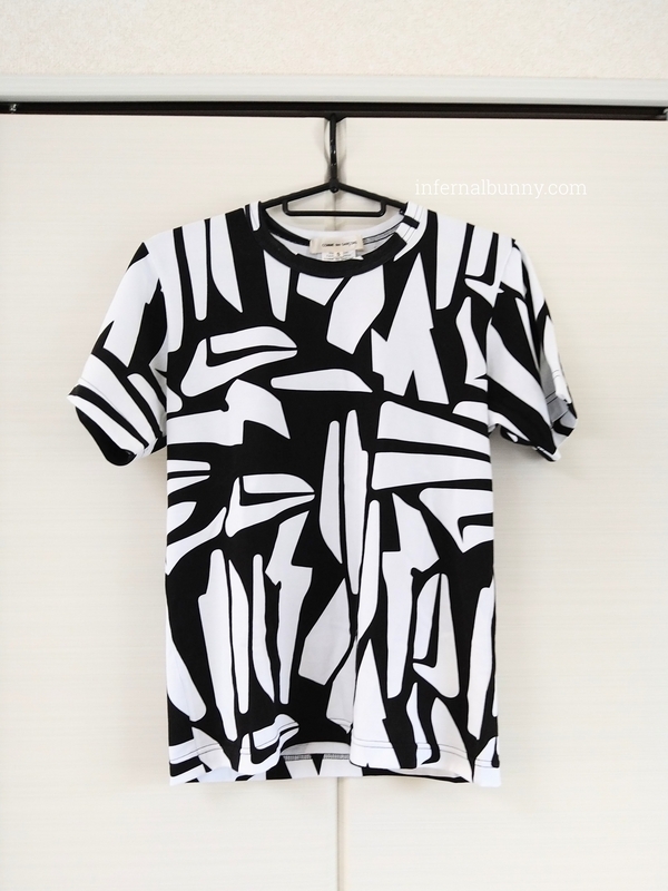 Tシャツ。