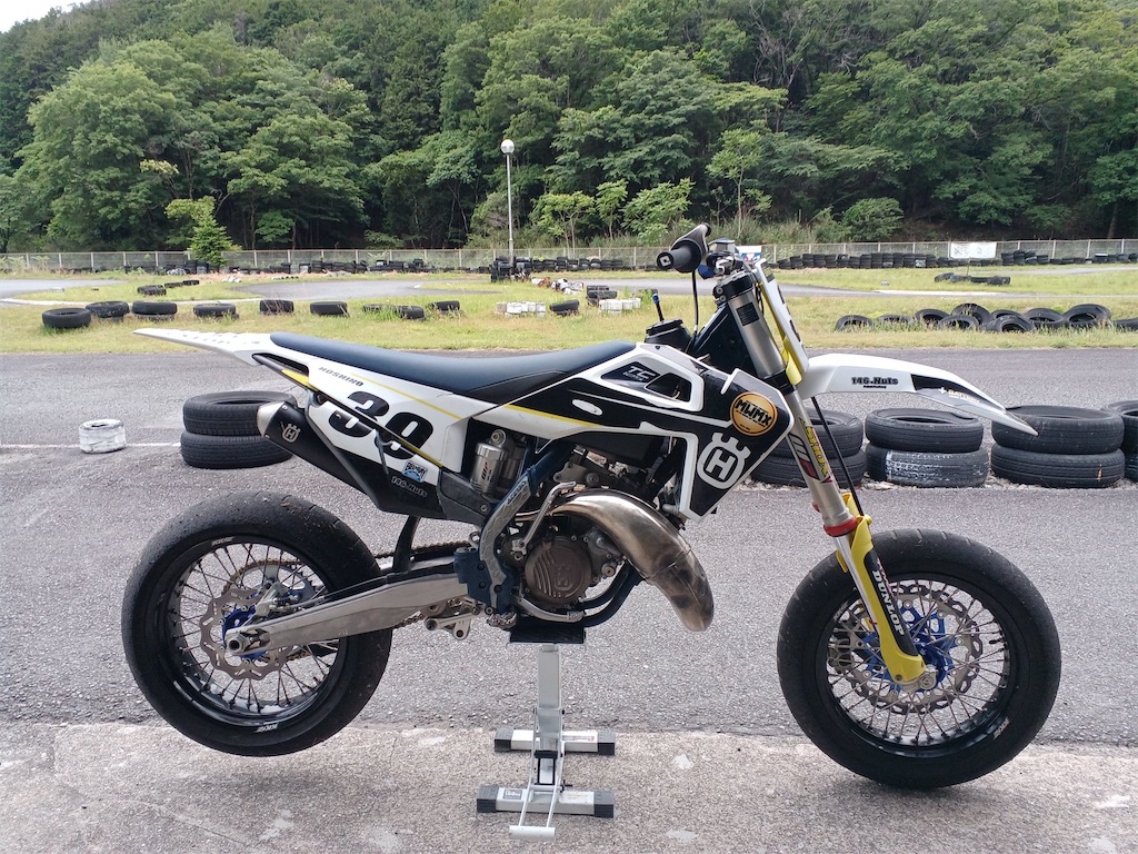 TC125 モタード仕様 ハスクバーナ TC125 モタード化 - 雑記の山