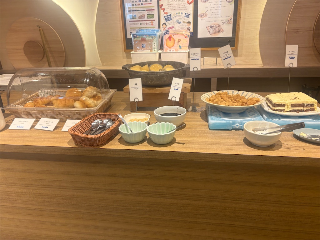 ホテル近鉄ユニバーサルシティの大戸屋の朝食ビュッフェのデザート・パンビュッフェコーナー