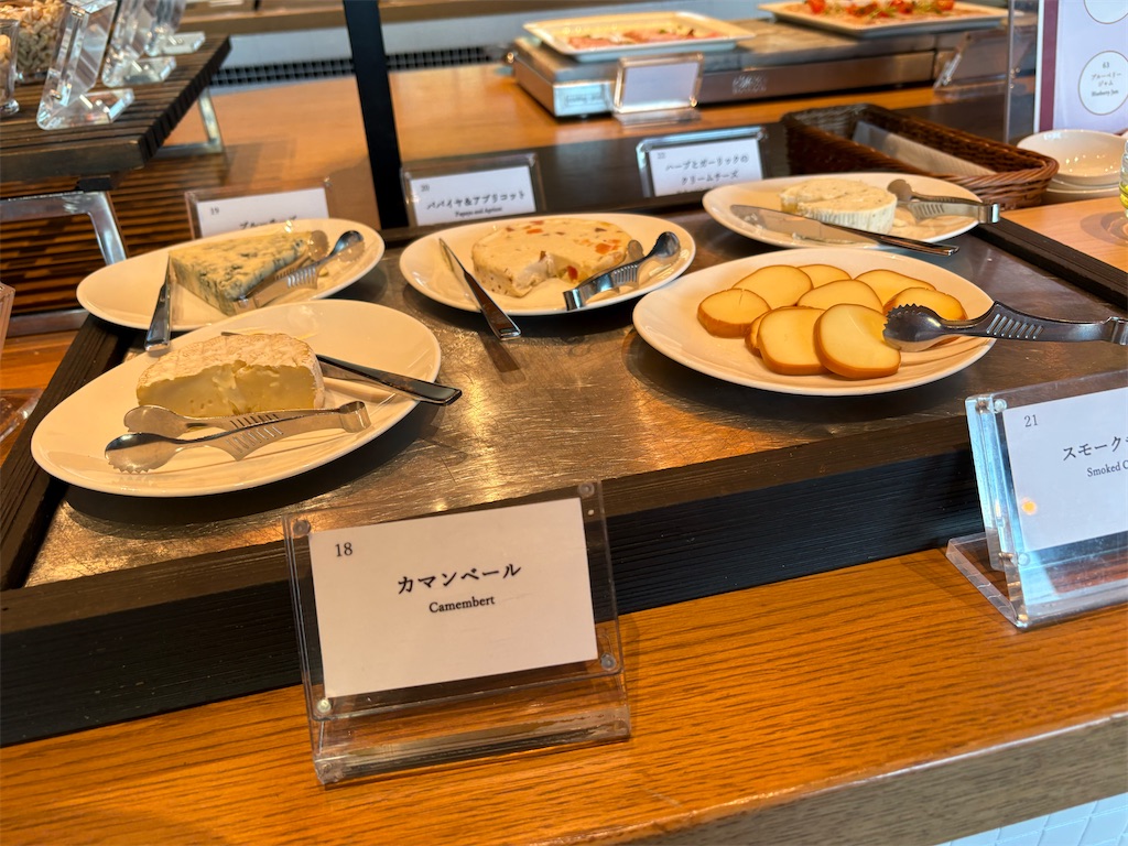 Cafe & Bar LIBERのリーベルホテルのビュッフェのチーズ