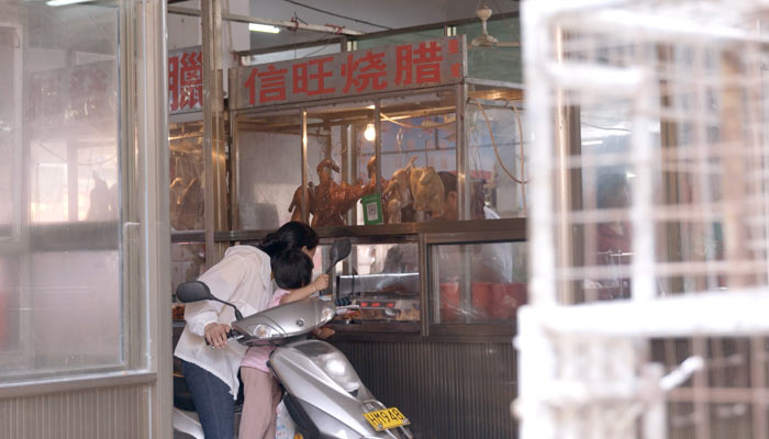 『世界の今をダイジェスト』で、中国の生鮮食料品市場（wet market）