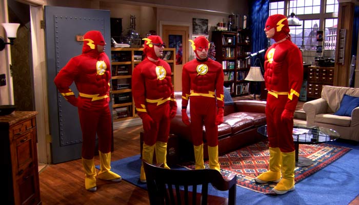 『ビッグバン★セオリー』で、シェルドン、レナード、ハワード、ラジはフラッシュのコスプレをする